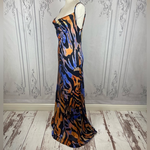 A Summer Romance Sexy Backless Tiger Maxi Dress - Picture 9 of 15